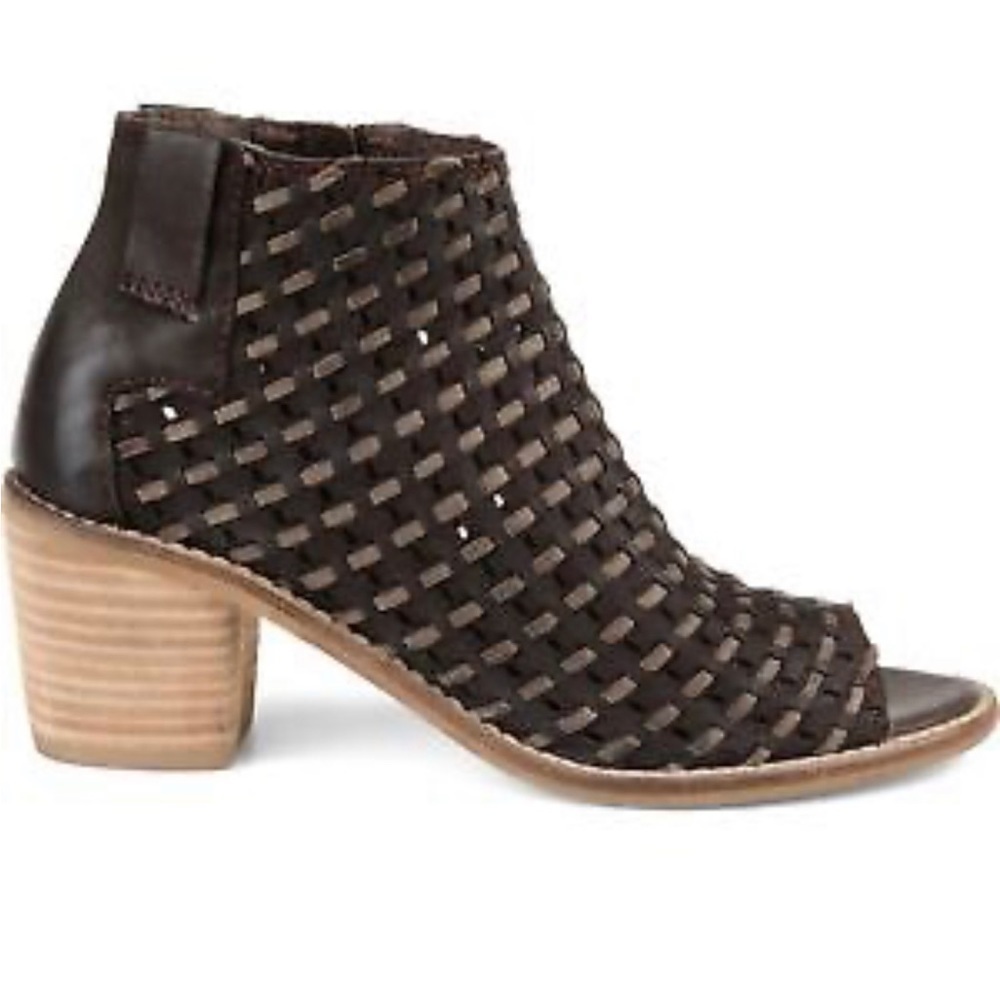 Journee Signature Devine Women's Peep Toe Leather Ankle Boots - Picture 1 of 14